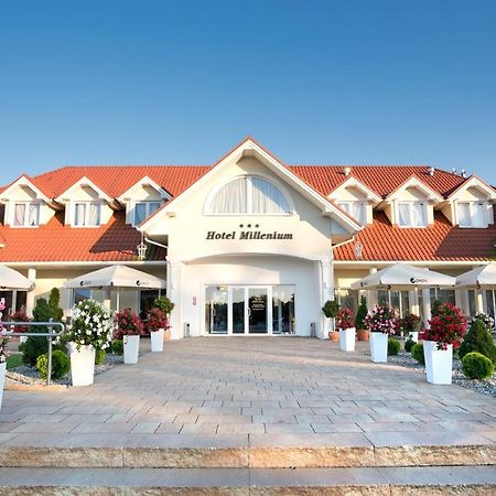 Hotel Millenium Góra Motyczna Extérieur photo