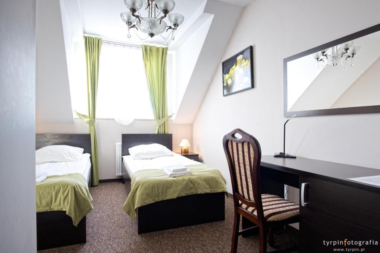 Hotel Millenium Góra Motyczna Extérieur photo