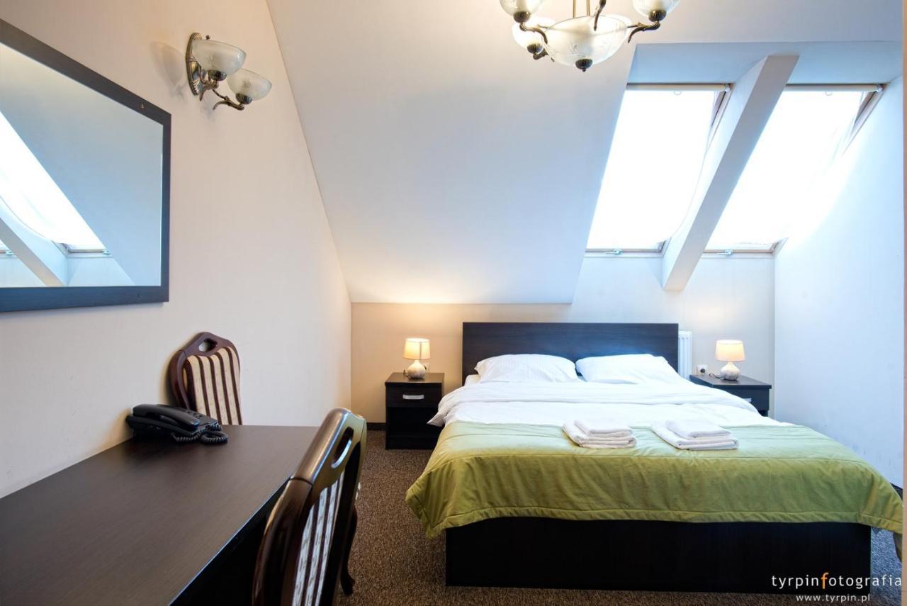 Hotel Millenium Góra Motyczna Extérieur photo