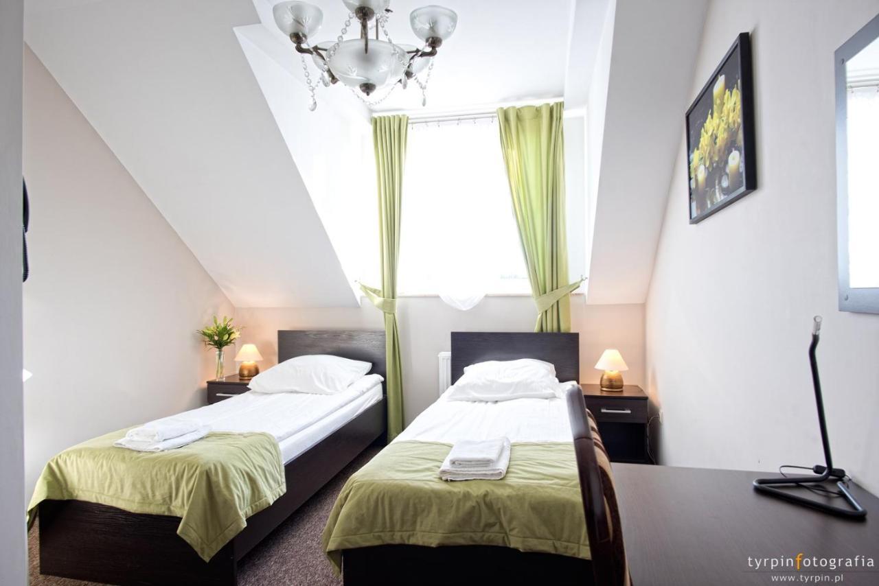Hotel Millenium Góra Motyczna Extérieur photo