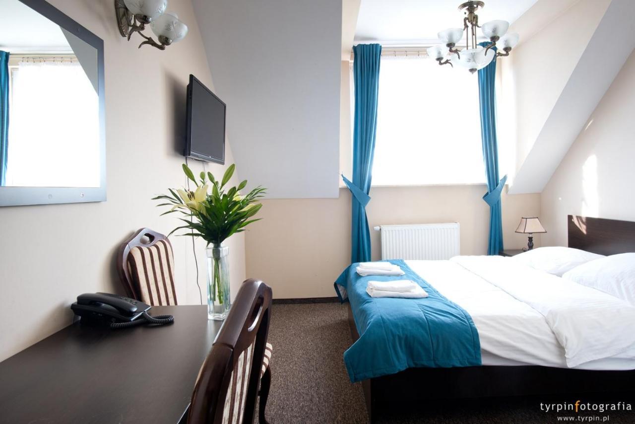 Hotel Millenium Góra Motyczna Extérieur photo