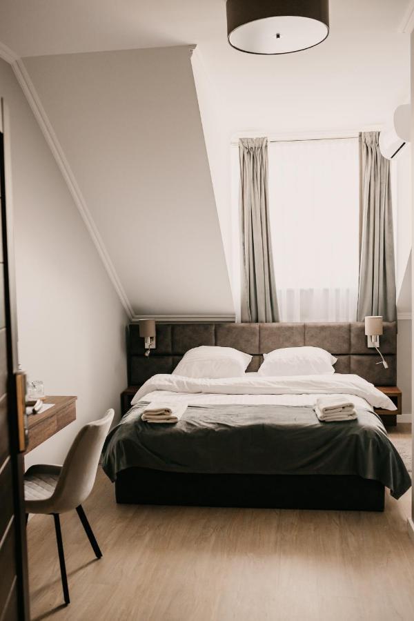 Hotel Millenium Góra Motyczna Extérieur photo
