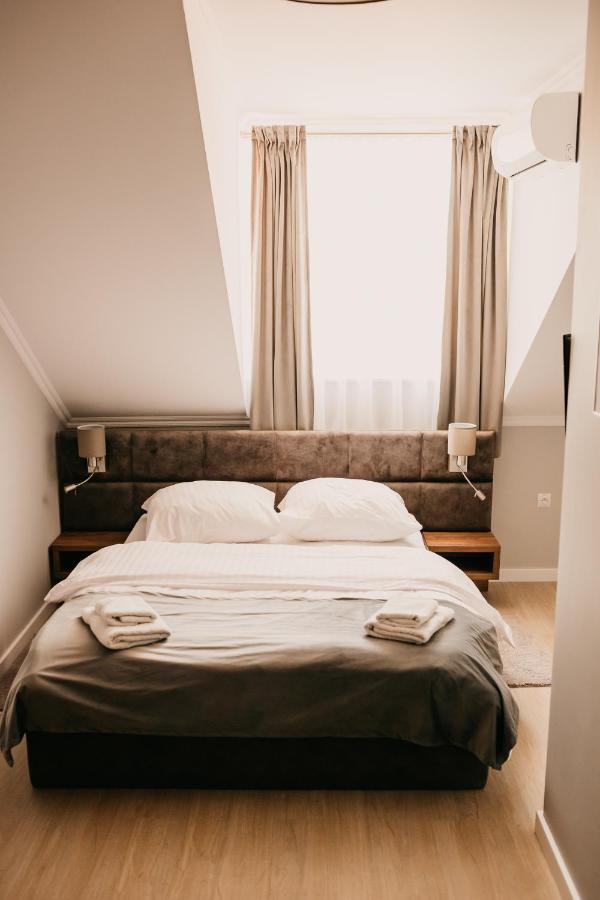 Hotel Millenium Góra Motyczna Extérieur photo