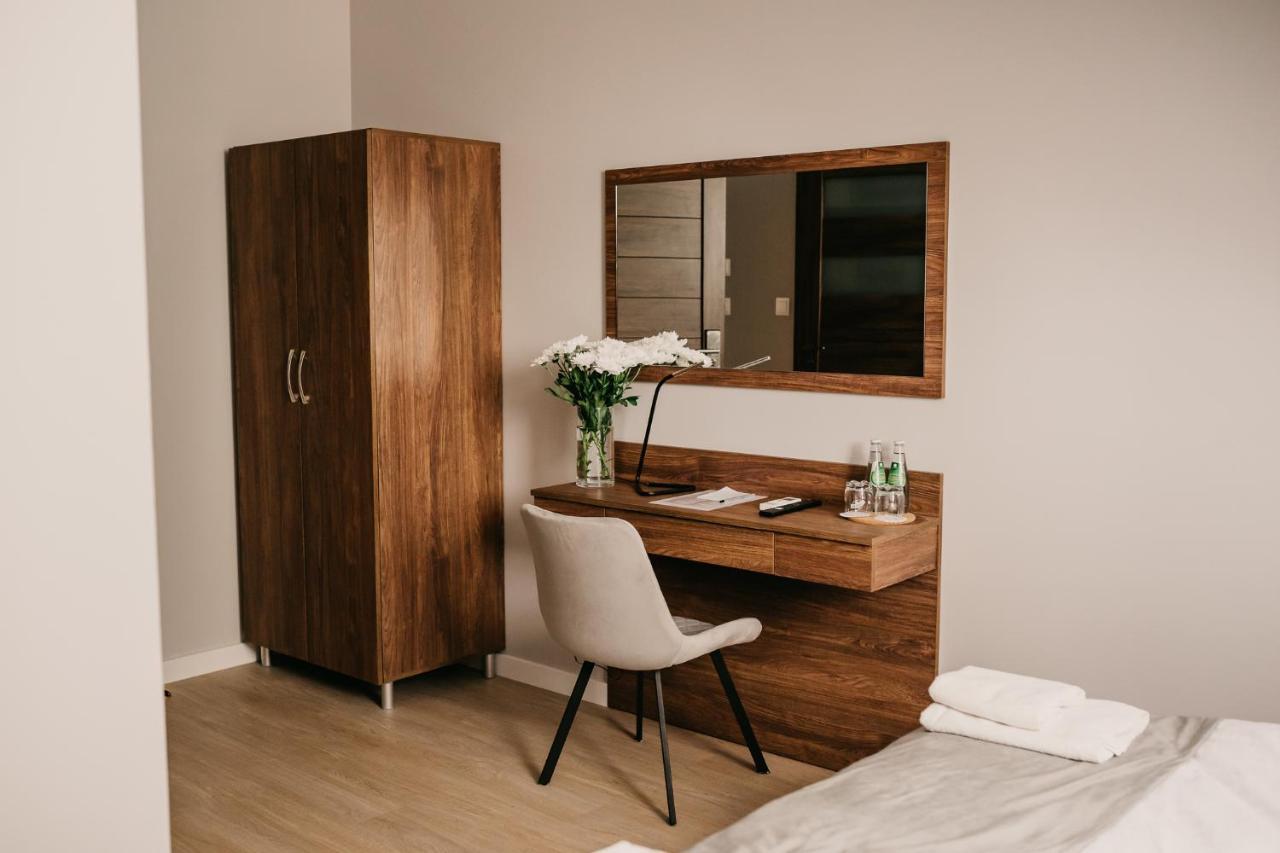 Hotel Millenium Góra Motyczna Extérieur photo