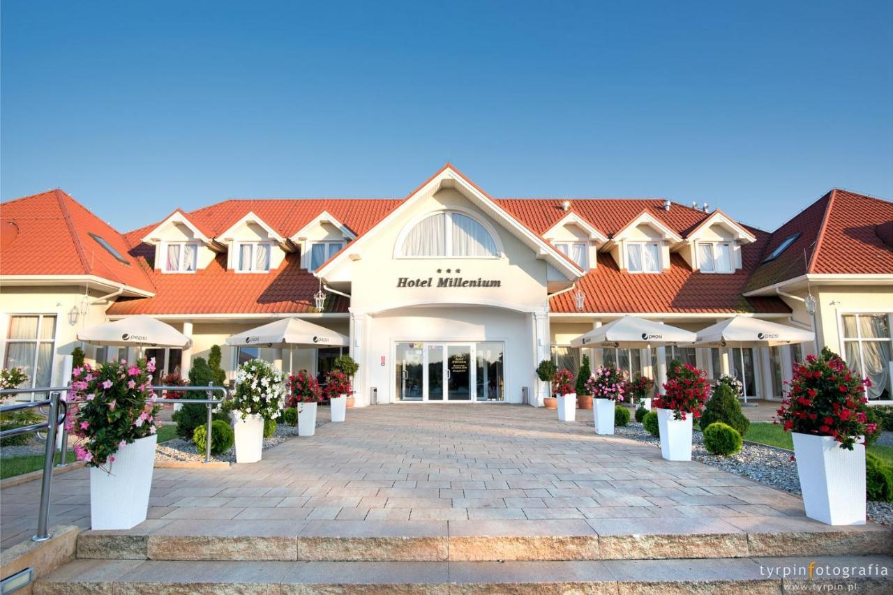 Hotel Millenium Góra Motyczna Extérieur photo