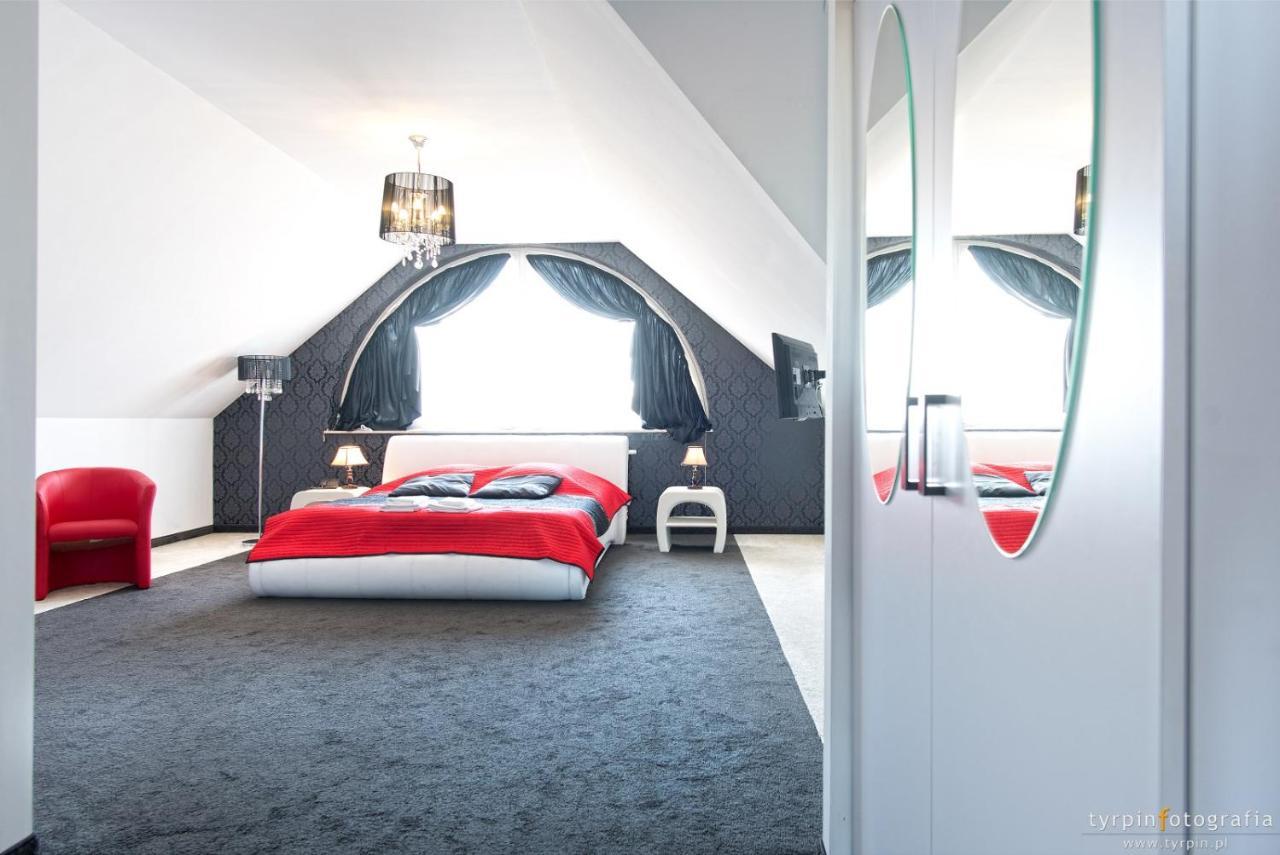 Hotel Millenium Góra Motyczna Extérieur photo