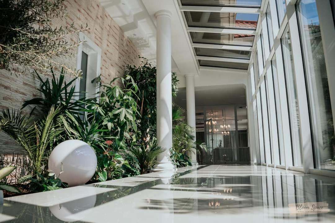 Hotel Millenium Góra Motyczna Extérieur photo