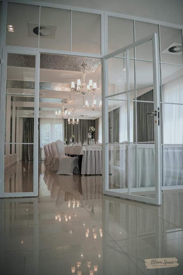 Hotel Millenium Góra Motyczna Extérieur photo