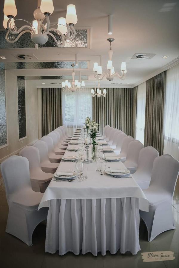 Hotel Millenium Góra Motyczna Extérieur photo