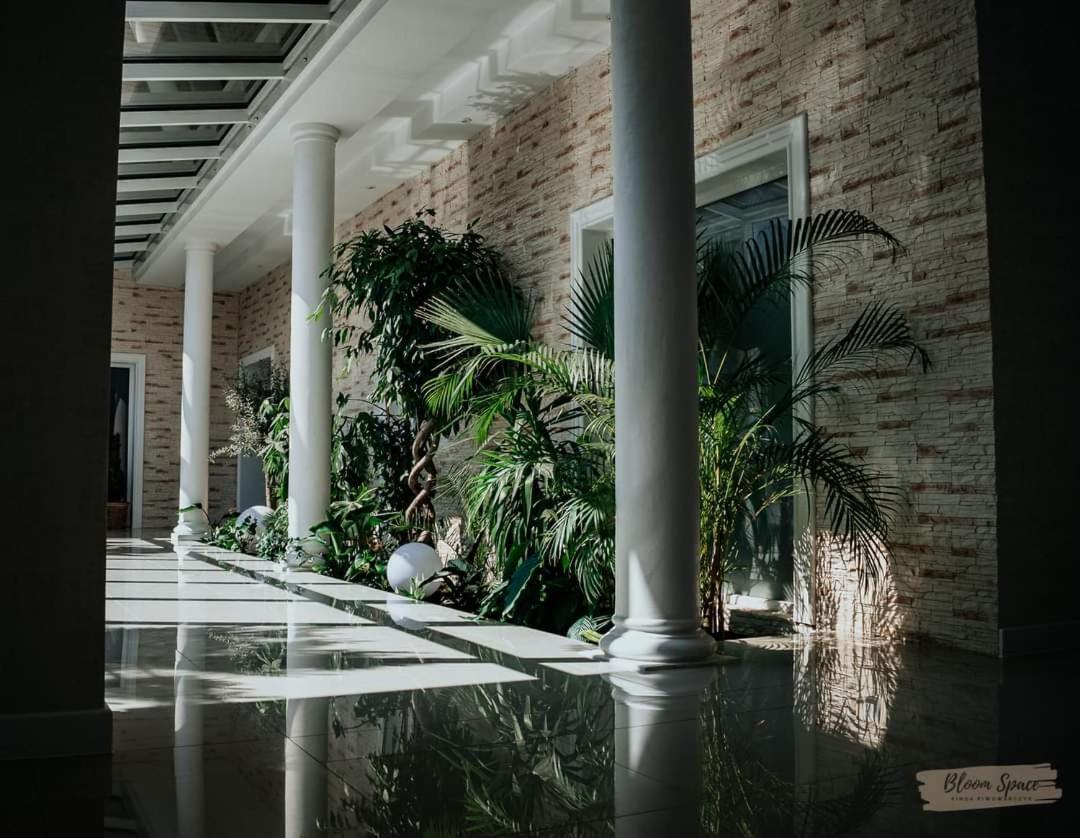 Hotel Millenium Góra Motyczna Extérieur photo