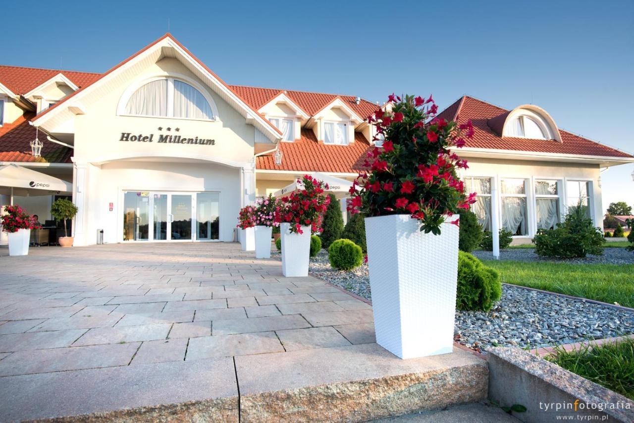 Hotel Millenium Góra Motyczna Extérieur photo
