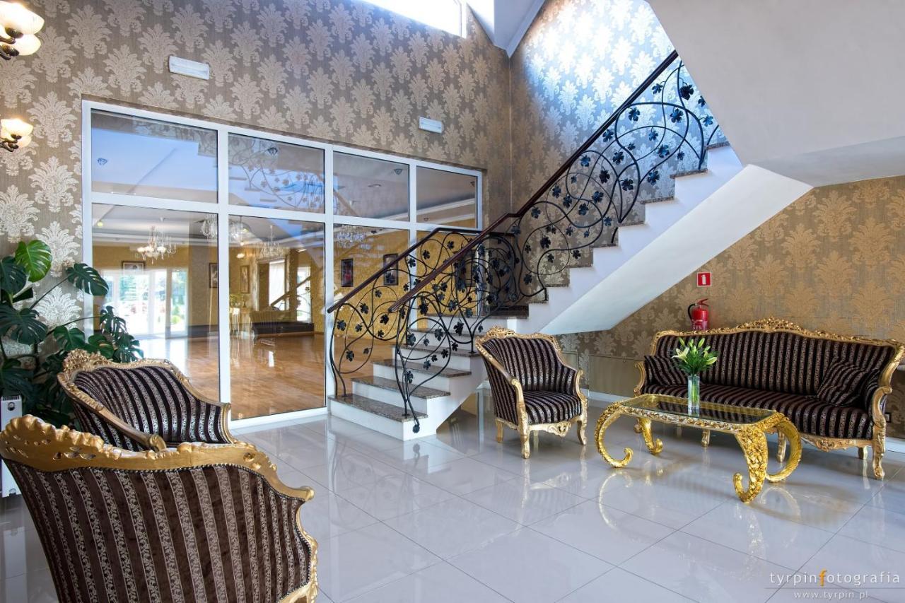 Hotel Millenium Góra Motyczna Extérieur photo