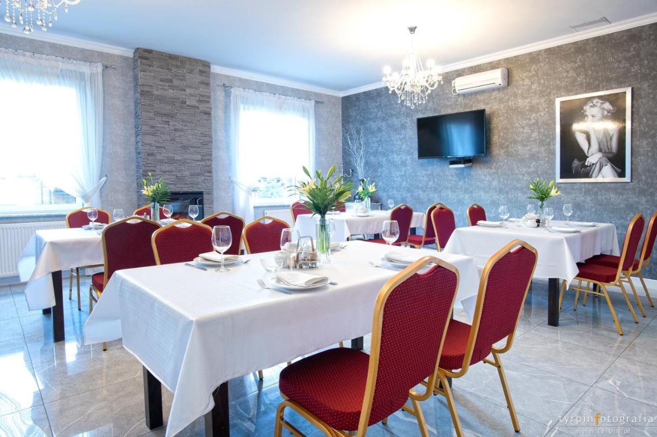 Hotel Millenium Góra Motyczna Extérieur photo