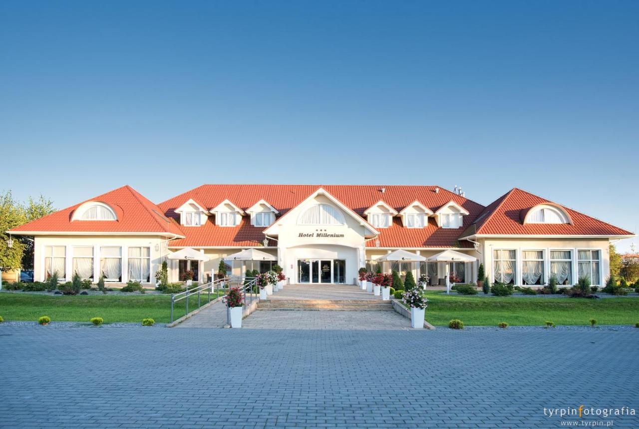 Hotel Millenium Góra Motyczna Extérieur photo
