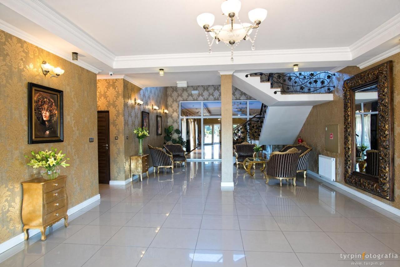 Hotel Millenium Góra Motyczna Extérieur photo