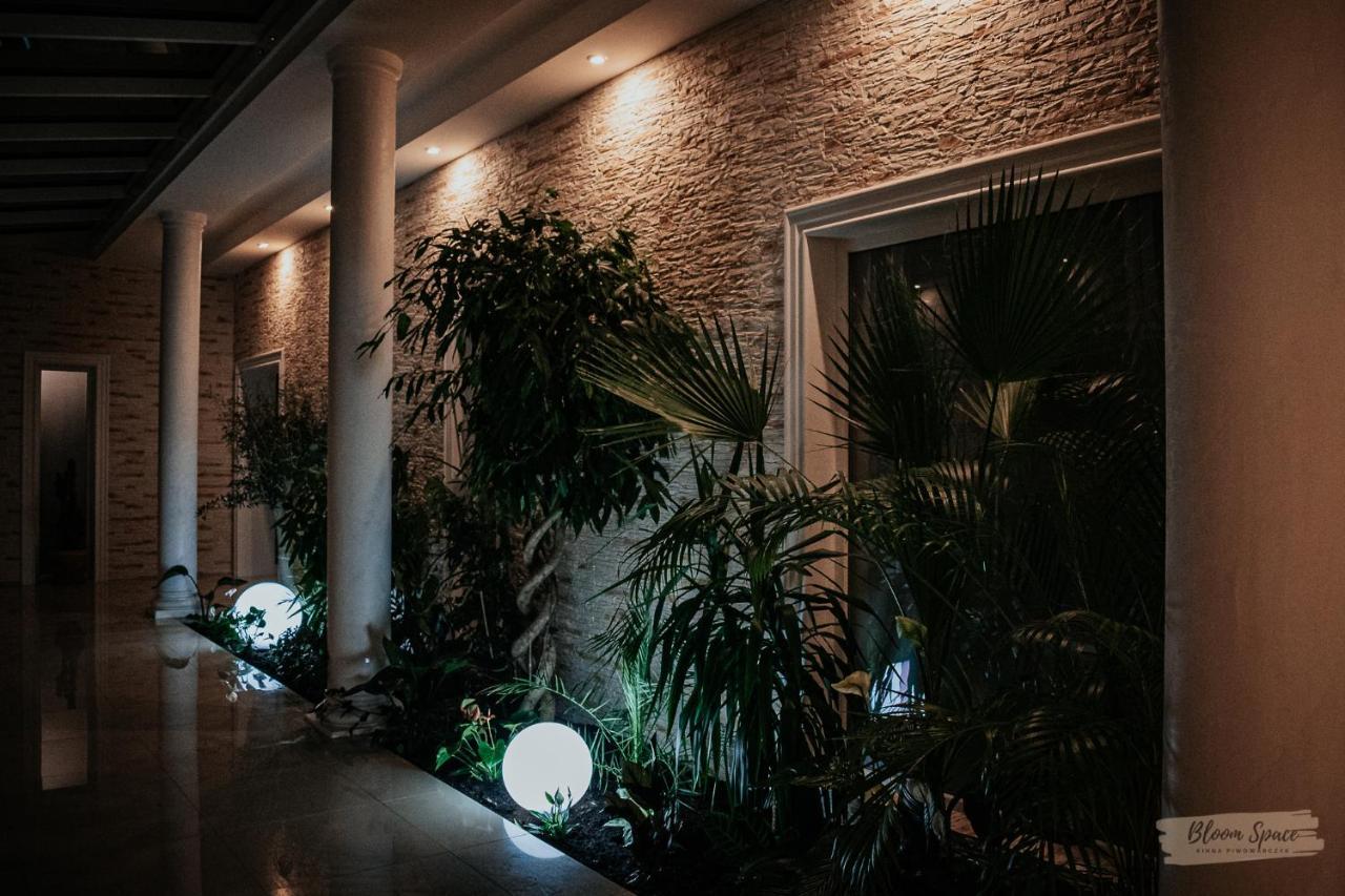 Hotel Millenium Góra Motyczna Extérieur photo