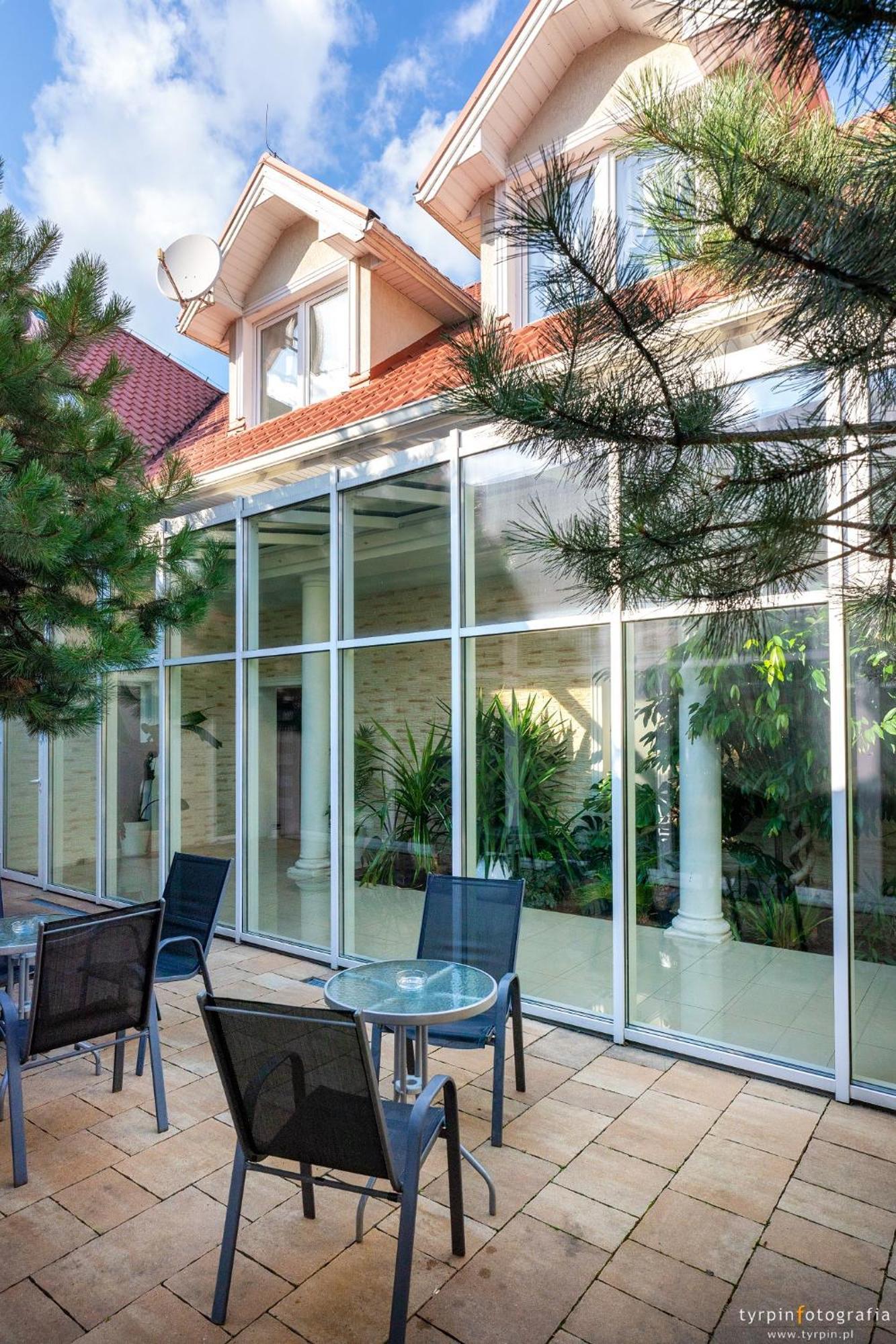 Hotel Millenium Góra Motyczna Extérieur photo