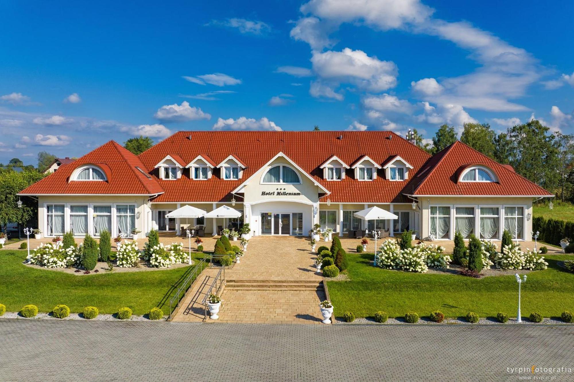 Hotel Millenium Góra Motyczna Extérieur photo