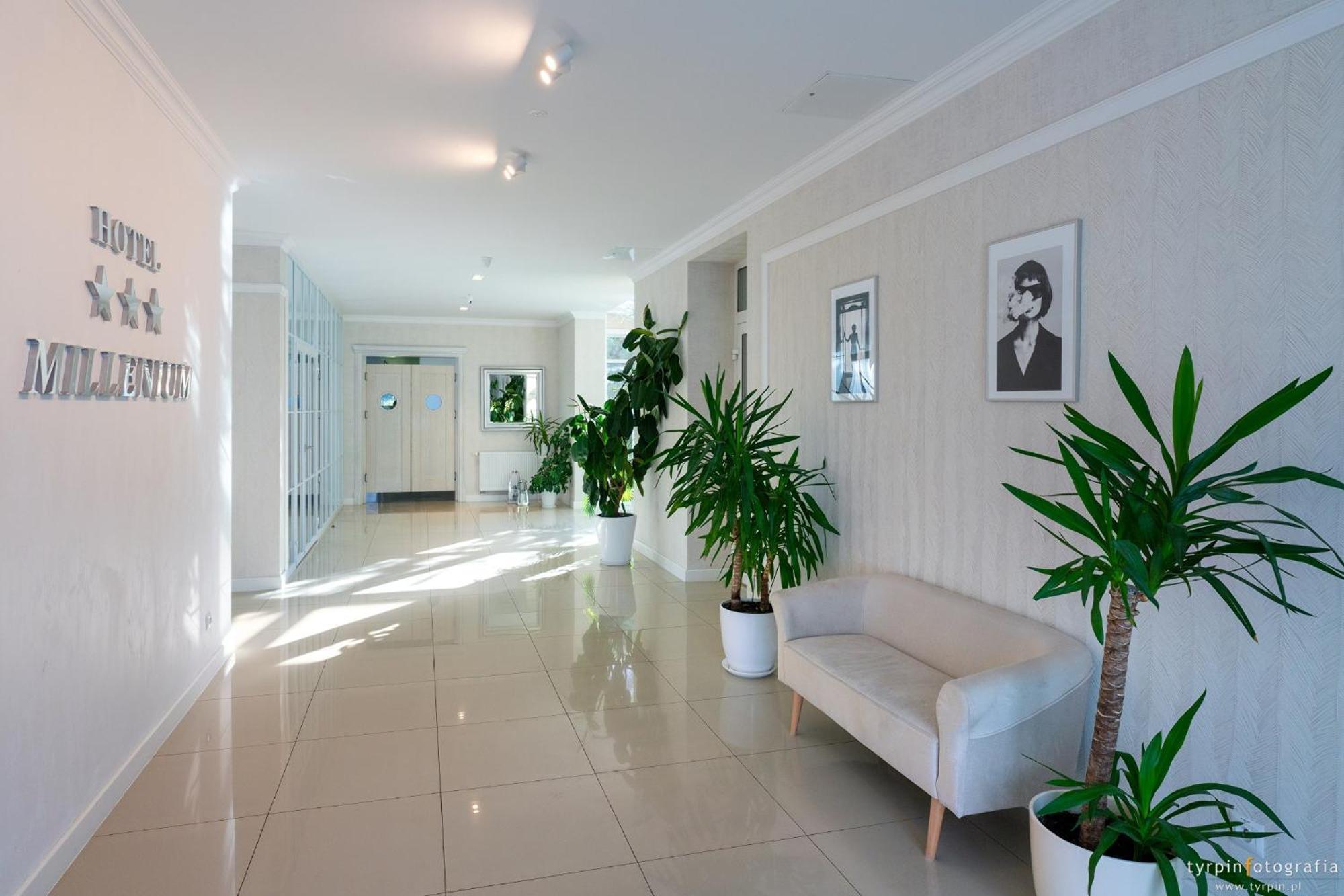 Hotel Millenium Góra Motyczna Extérieur photo