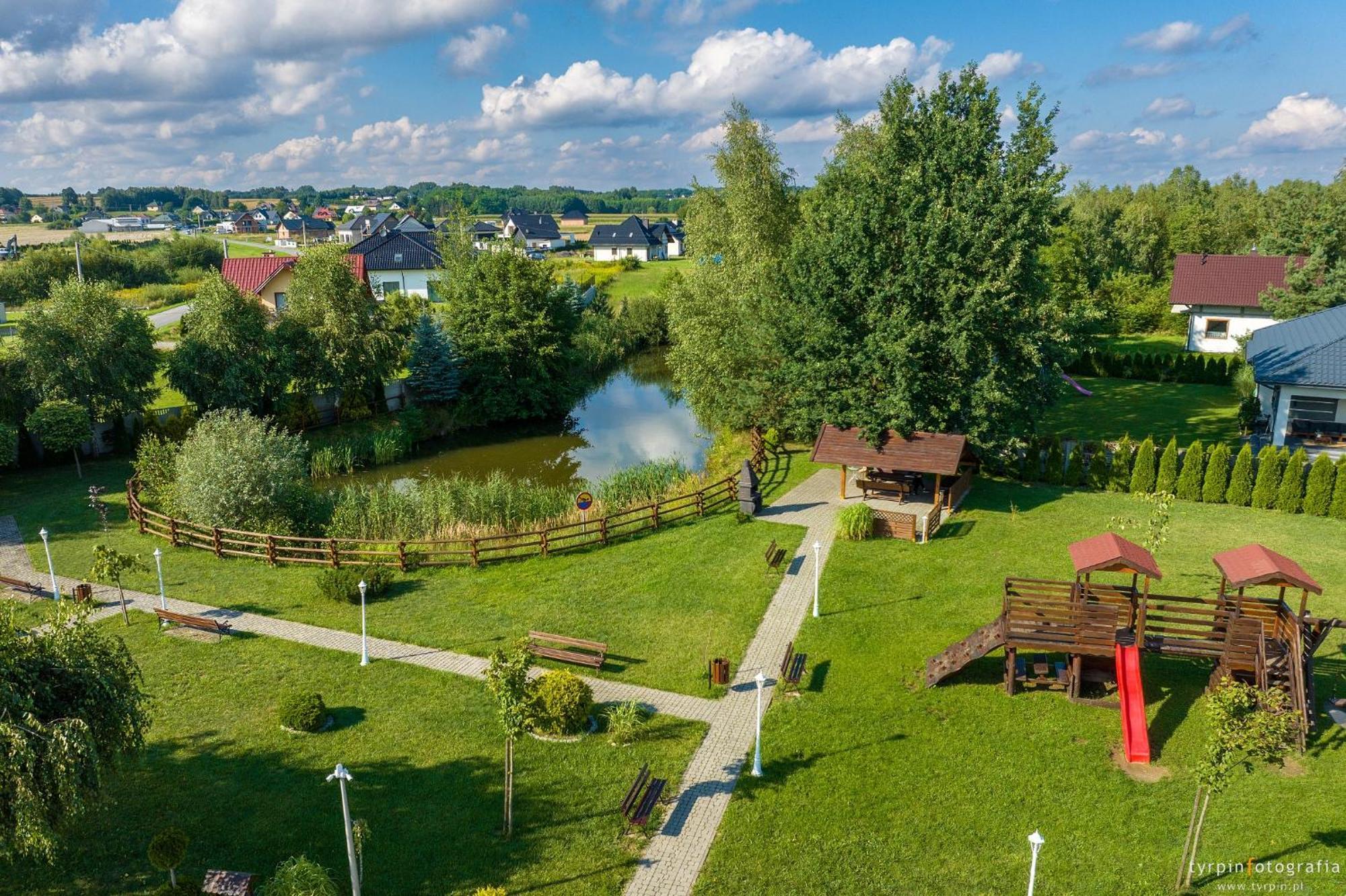 Hotel Millenium Góra Motyczna Extérieur photo
