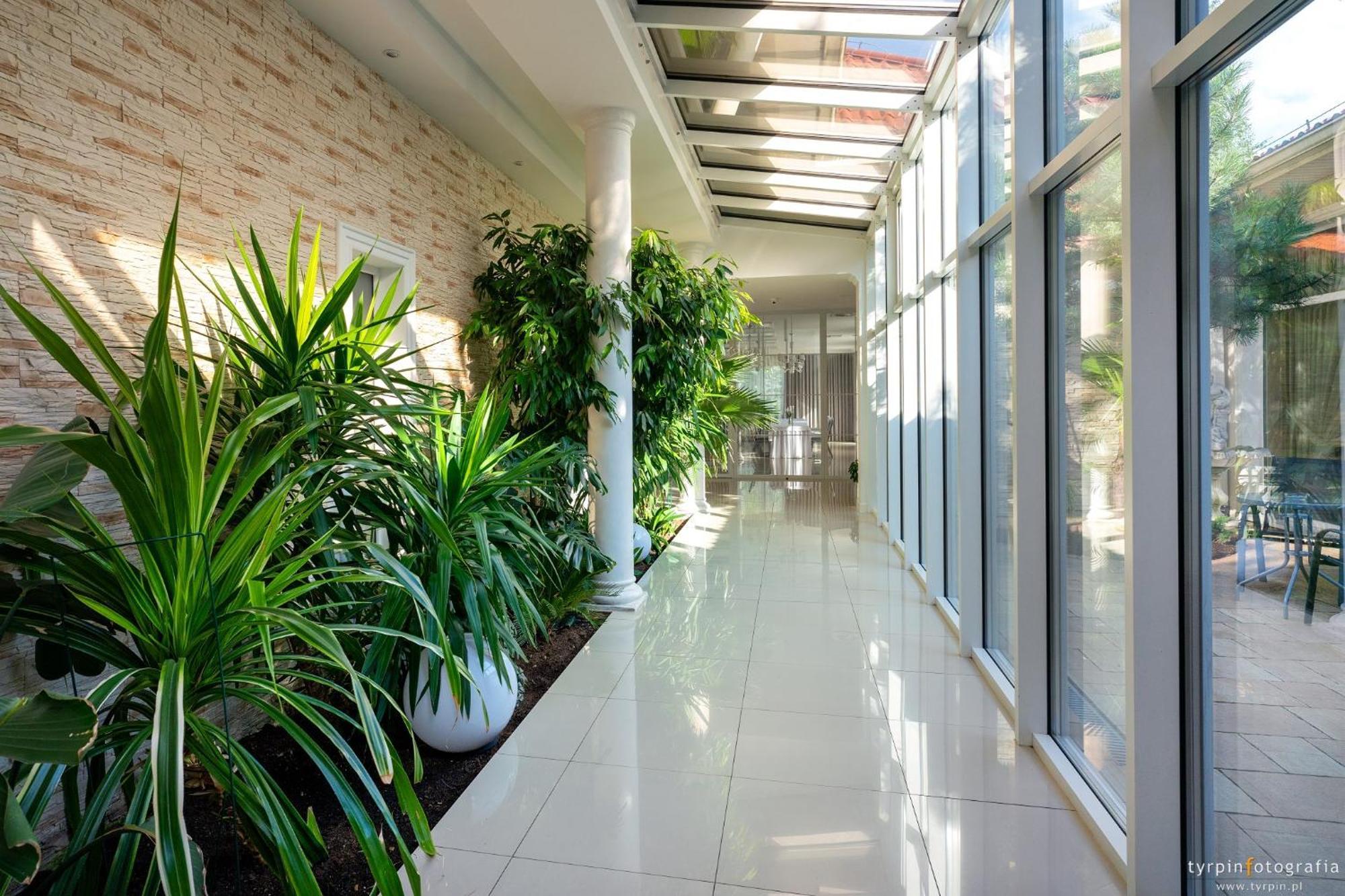 Hotel Millenium Góra Motyczna Extérieur photo