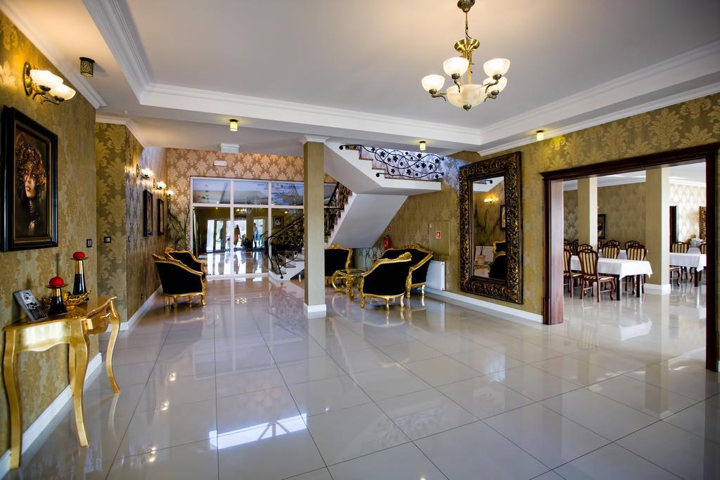 Hotel Millenium Góra Motyczna Extérieur photo