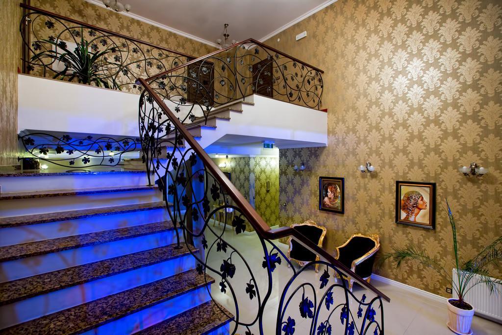 Hotel Millenium Góra Motyczna Extérieur photo