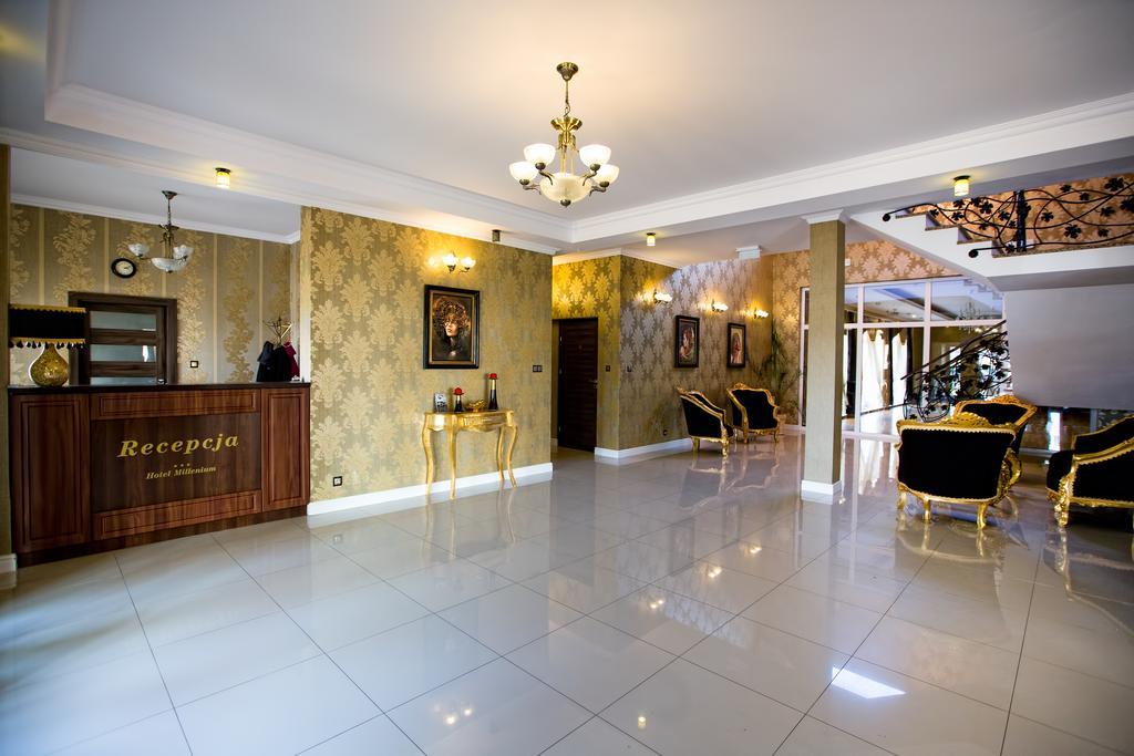 Hotel Millenium Góra Motyczna Extérieur photo