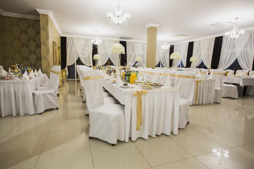 Hotel Millenium Góra Motyczna Extérieur photo