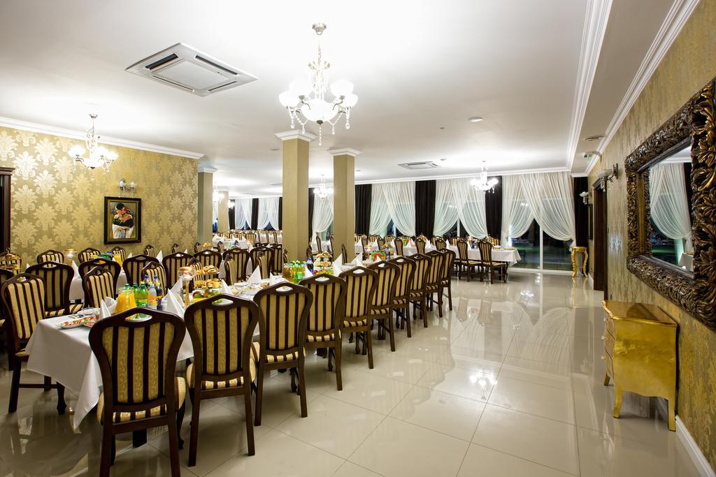 Hotel Millenium Góra Motyczna Extérieur photo
