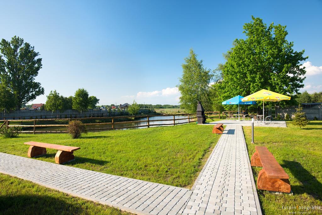 Hotel Millenium Góra Motyczna Extérieur photo