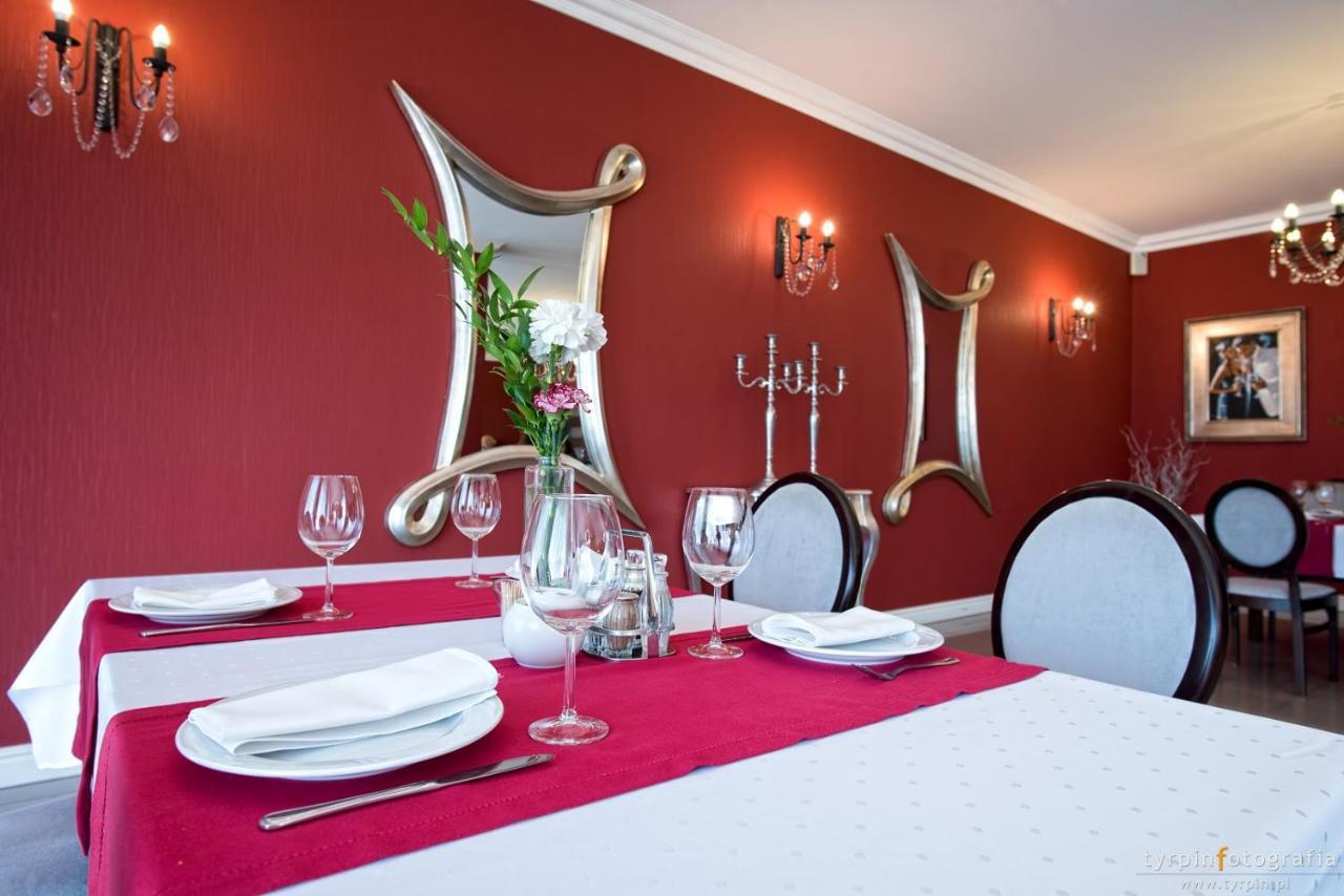 Hotel Millenium Góra Motyczna Extérieur photo
